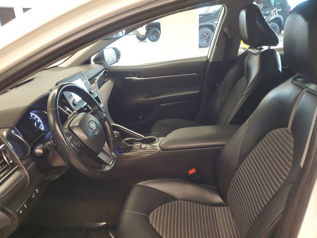 Used 2023 Toyota Camry SE image 14