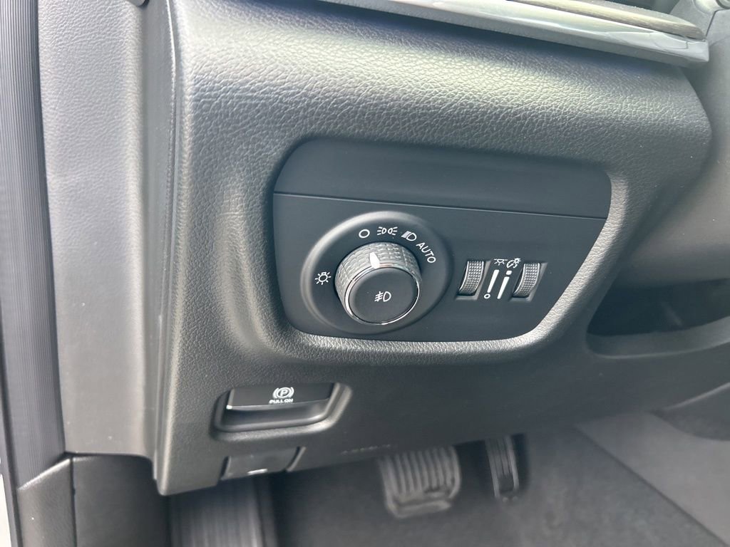 New 2025 Jeep Grand Cherokee Overland w/ Adv Protech Group III image 38