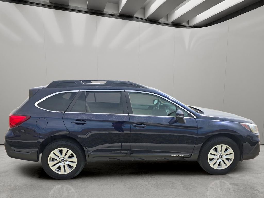 Used 2018 Subaru Outback 2.5i Premium AWD/4WD image 6
