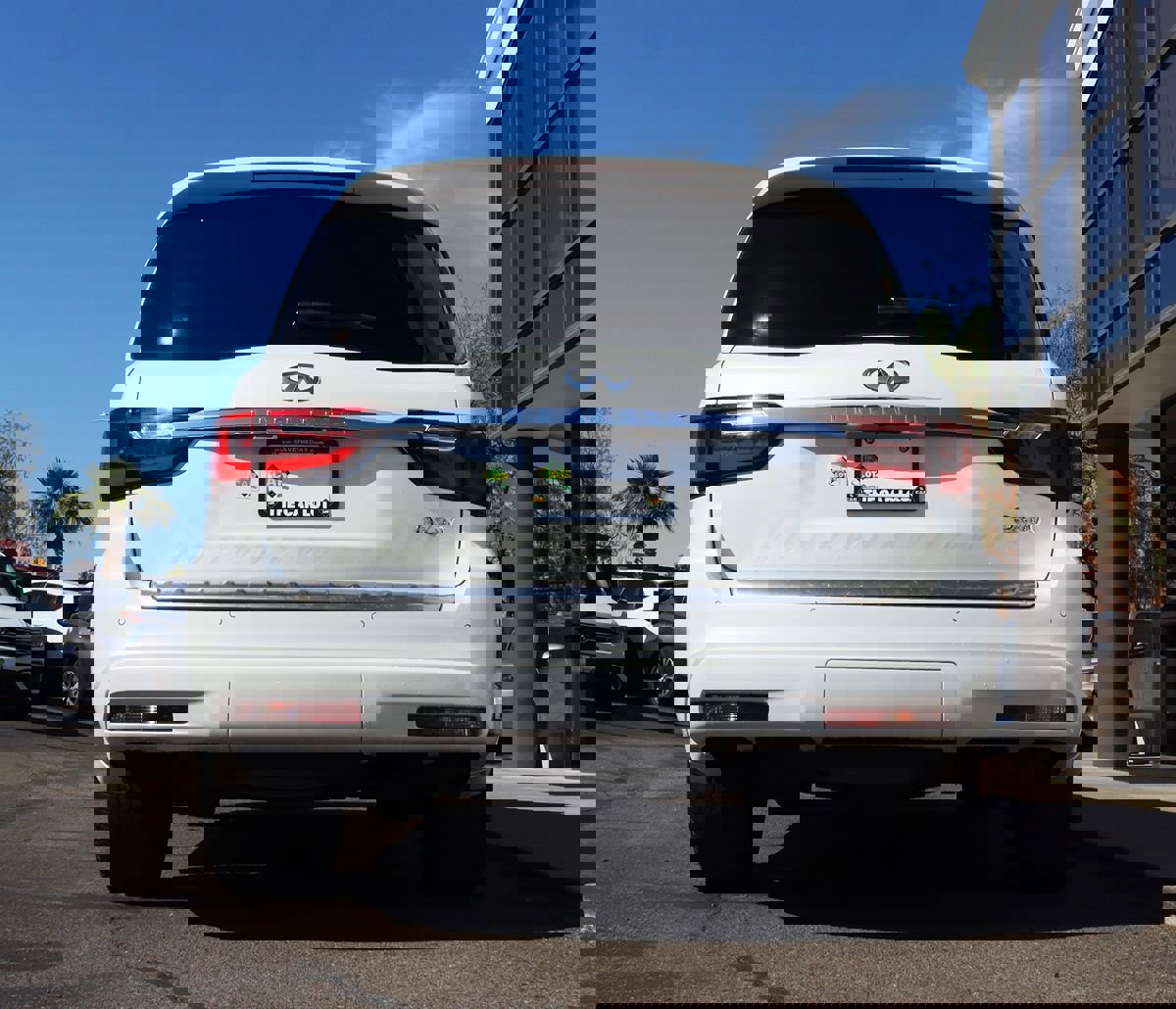 Used 2022 INFINITI QX80 Luxe w/ All-Season Package image 12