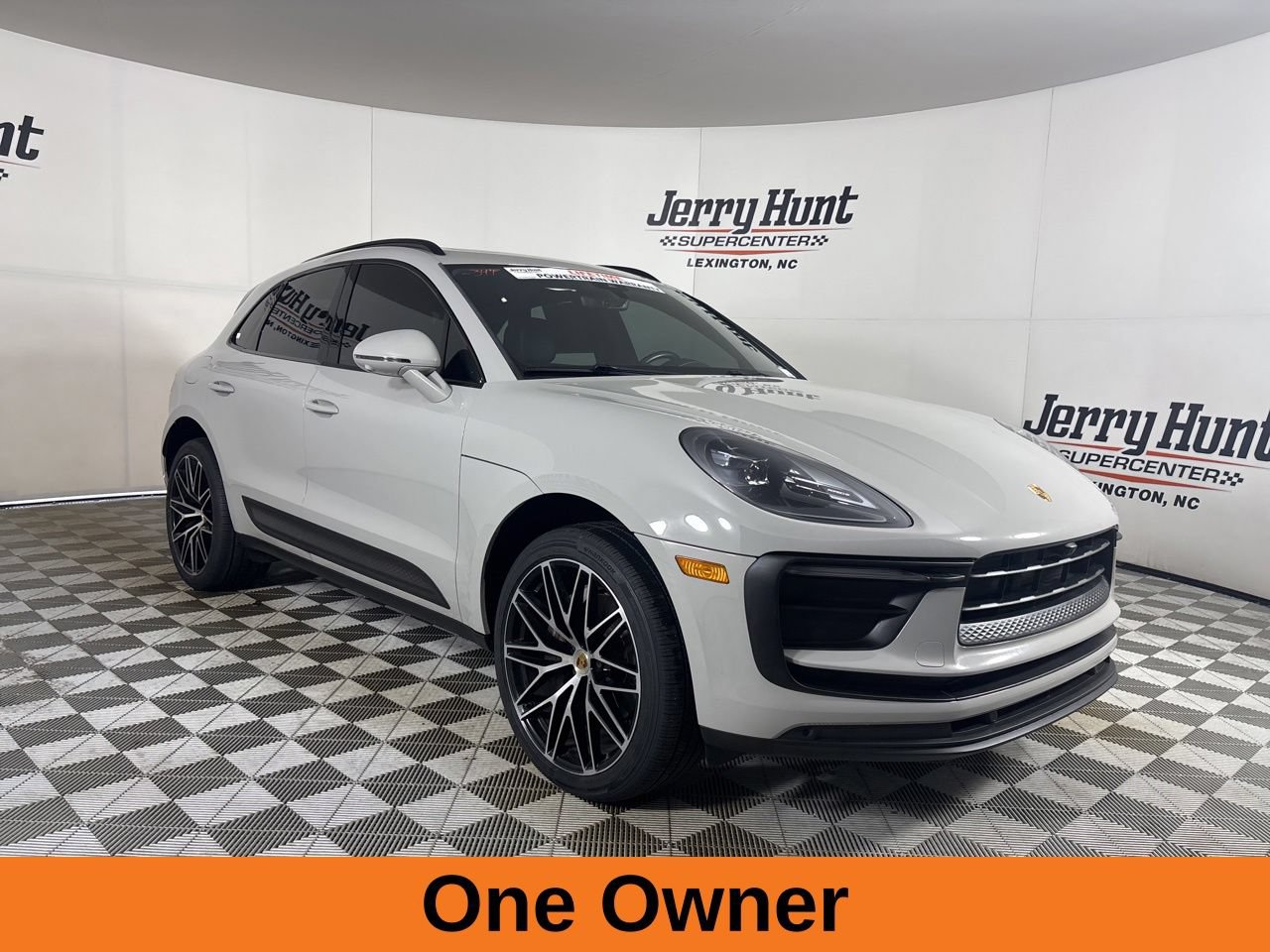 Used 2022 Porsche Macan AWD/4WD image 4