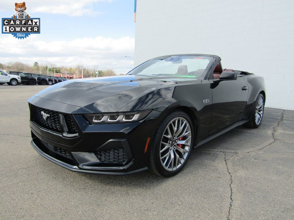 Used 2025 Ford Mustang GT Premium RWD image 2