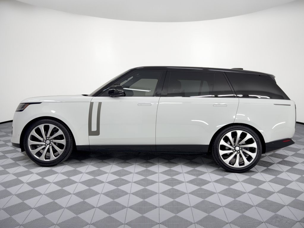 Used 2023 Land Rover Range Rover Long Wheelbase SE AWD/4WD image 2