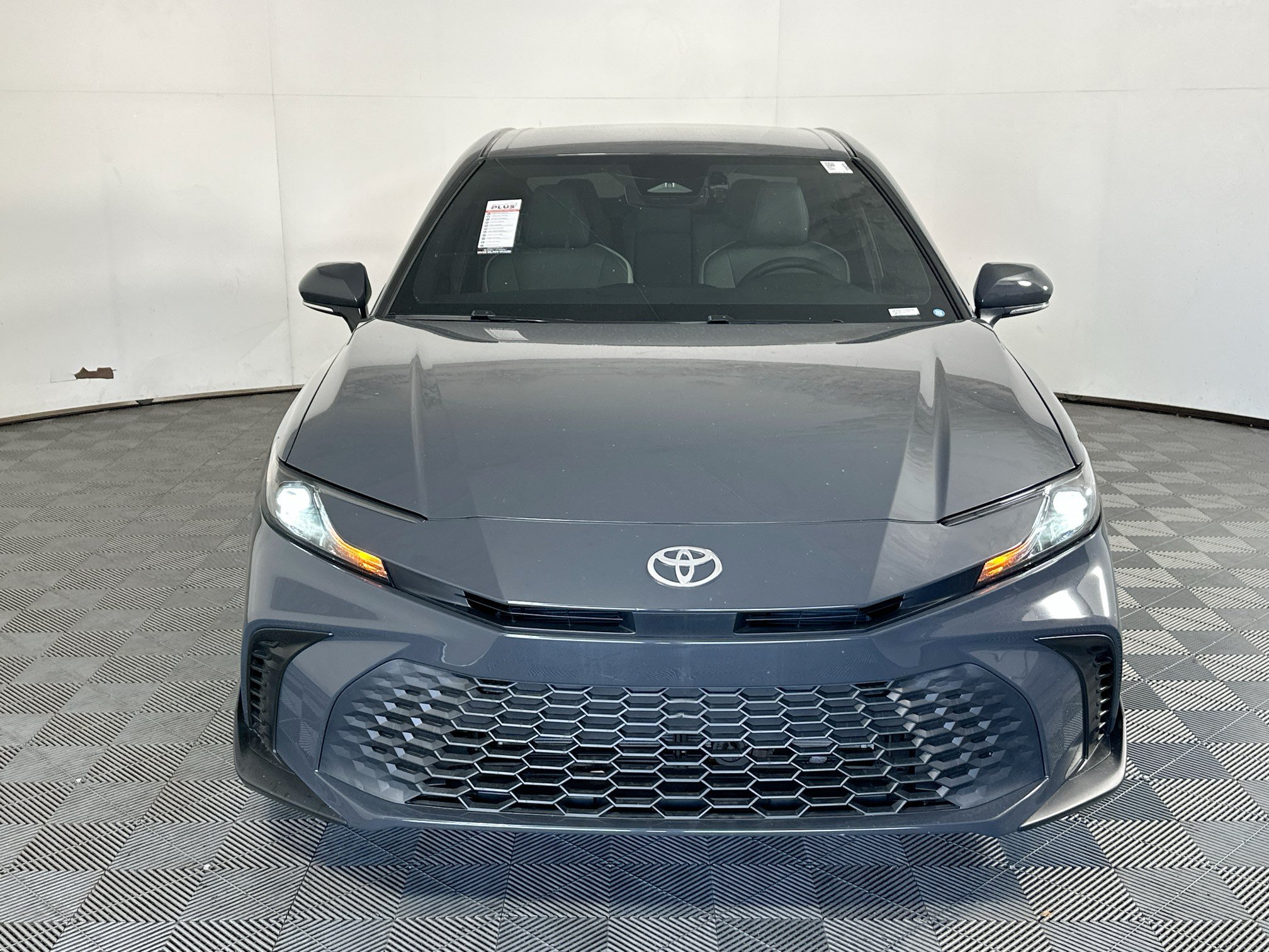Used 2025 Toyota Camry SE FWD image 8