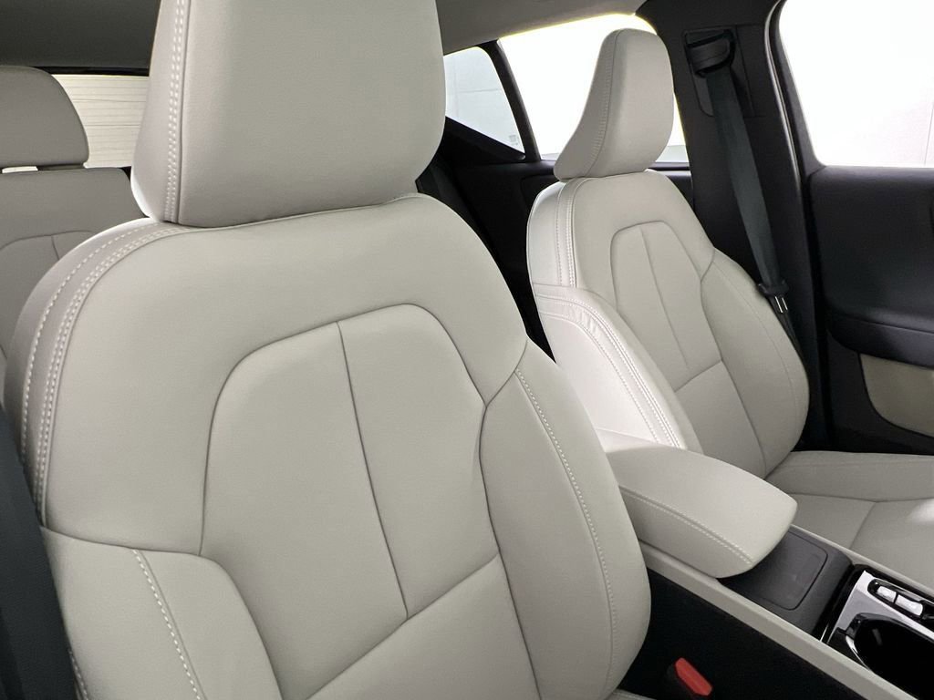 New 2026 Volvo XC40 B5 Plus w/ Climate Package image 23