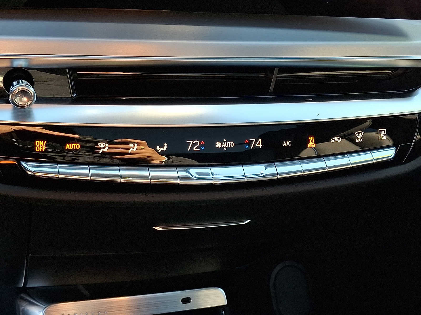 Used 2026 Cadillac Lyriq Luxury AWD/4WD image 17