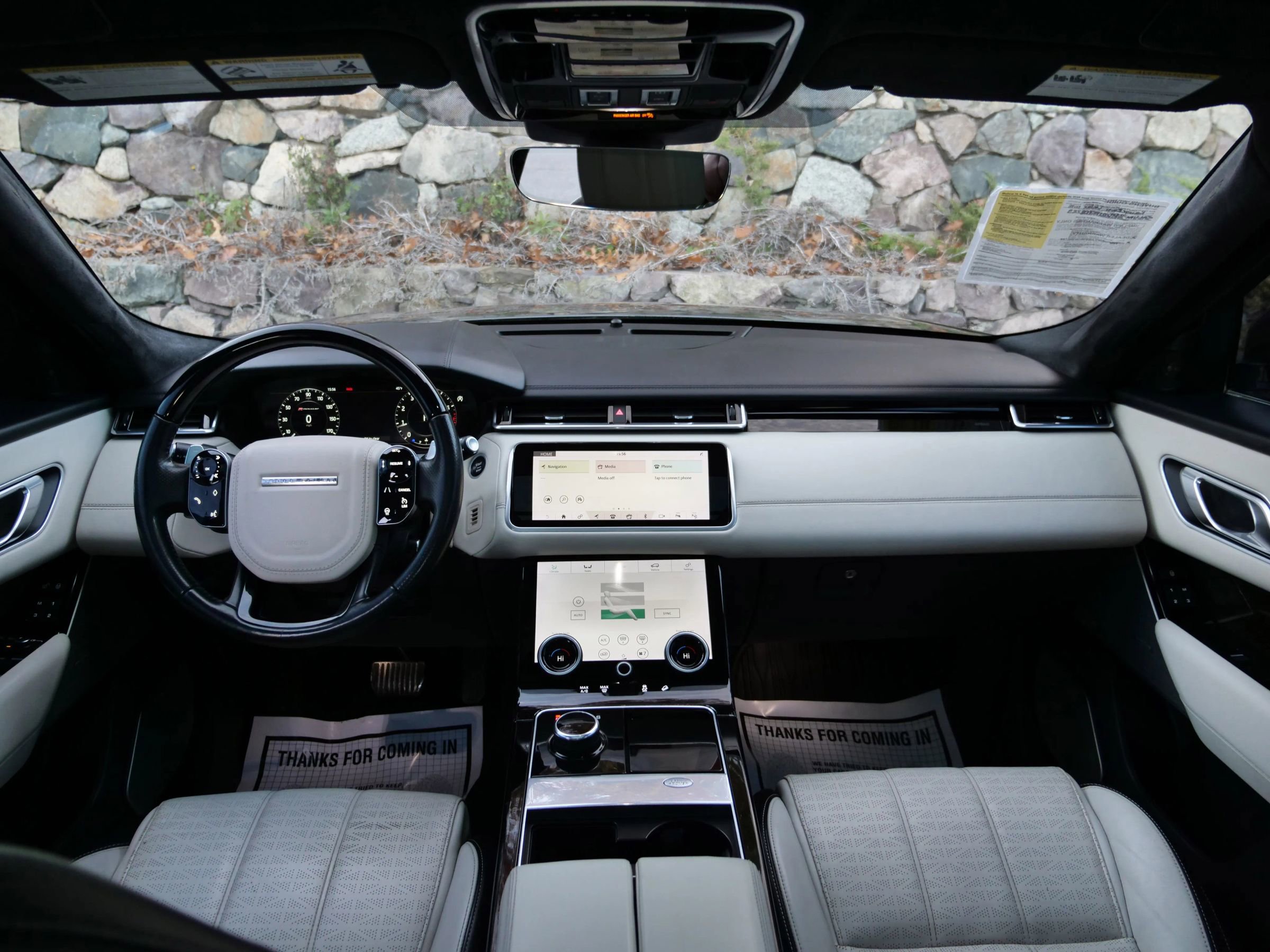 Used 2018 Land Rover Range Rover Velar R-Dynamic HSE image 32