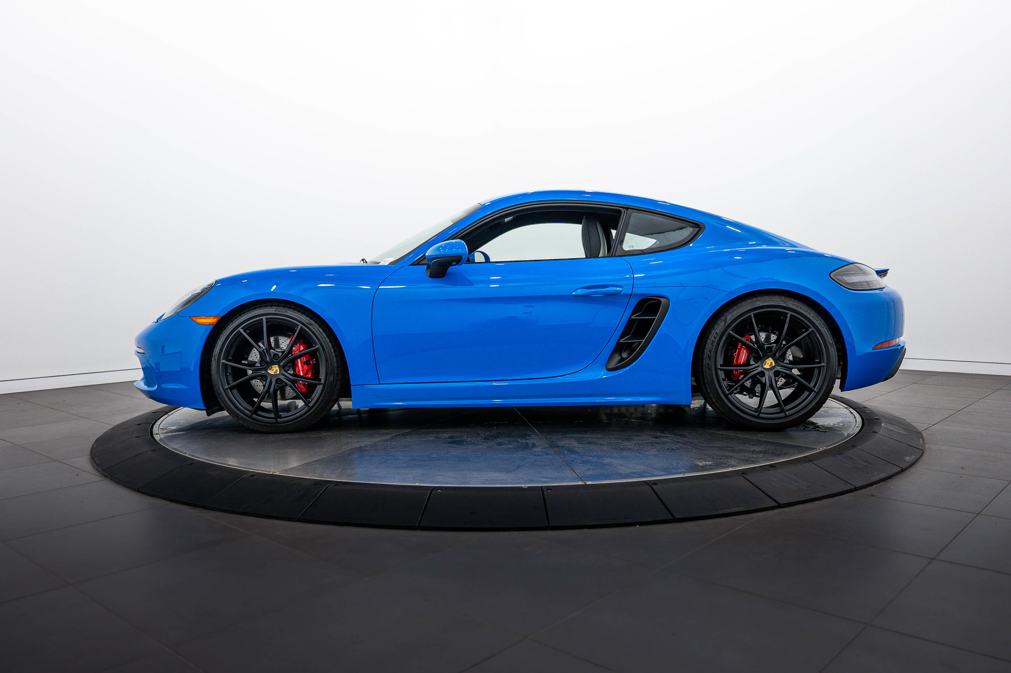 Certified 2025 Porsche 718 Cayman S RWD image 2