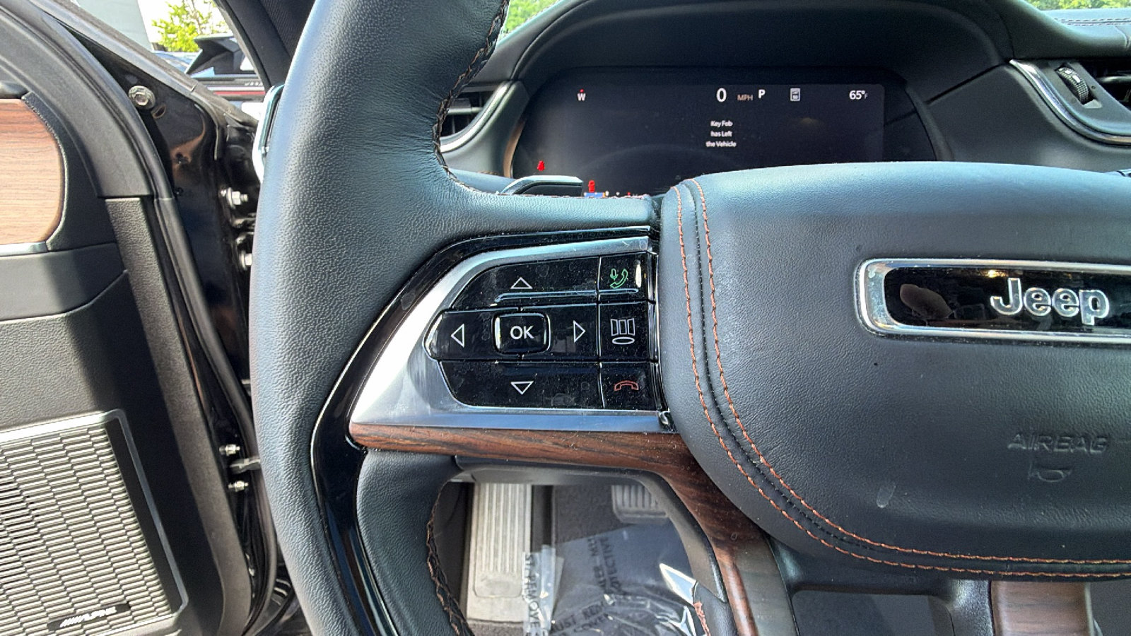 Used 2024 Jeep Grand Cherokee Summit AWD/4WD image 28