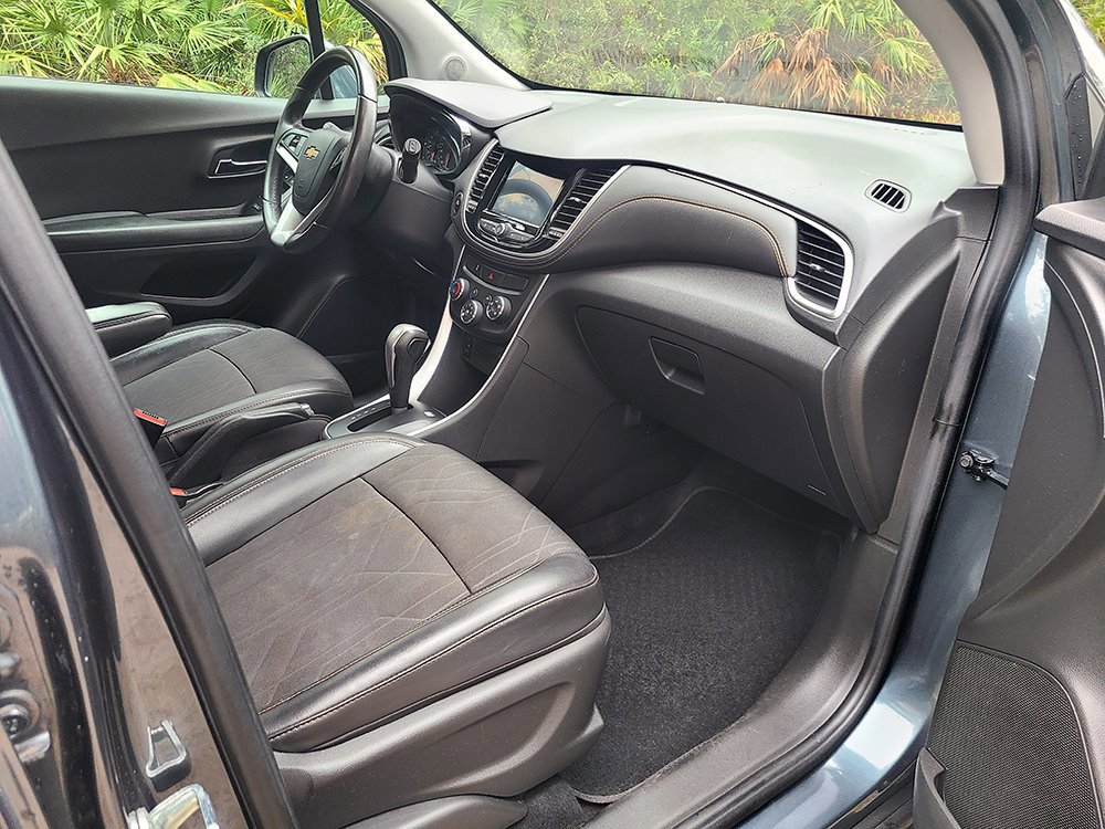 Used 2021 Chevrolet Trax LT w/ LT Convenience Package image 13