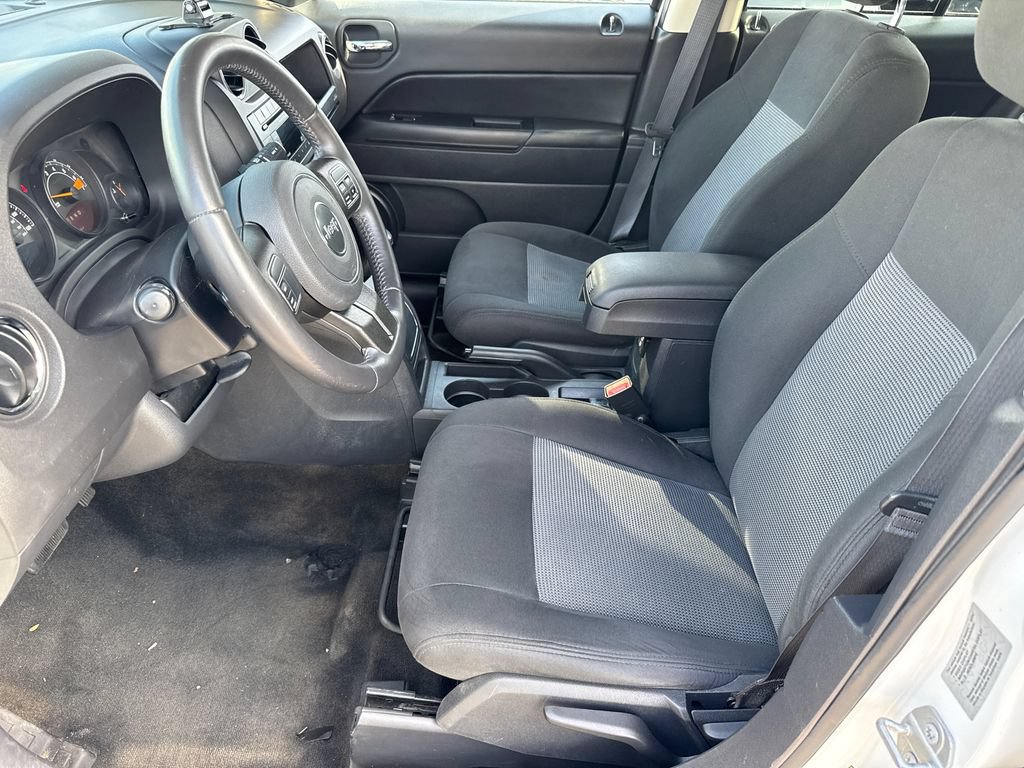 Used 2017 Jeep Patriot Latitude AWD/4WD image 28