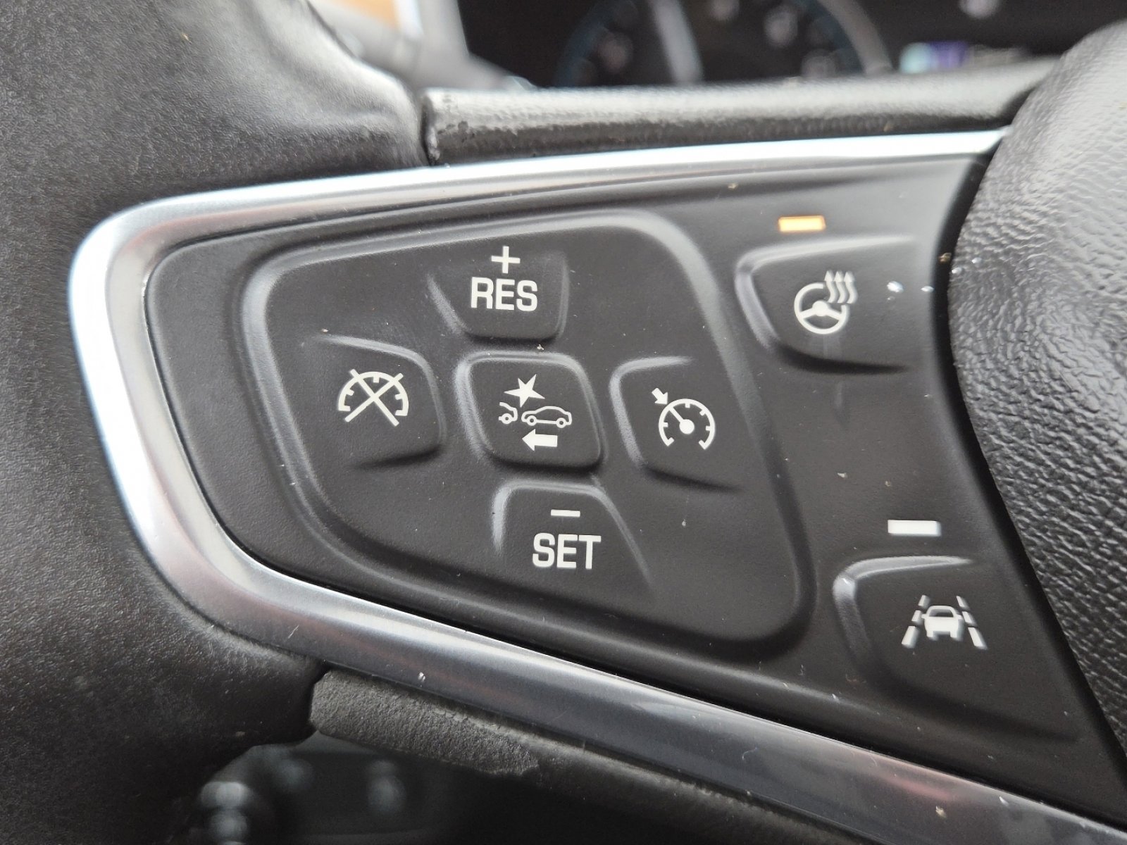 Used 2018 Chevrolet Equinox Premier image 6