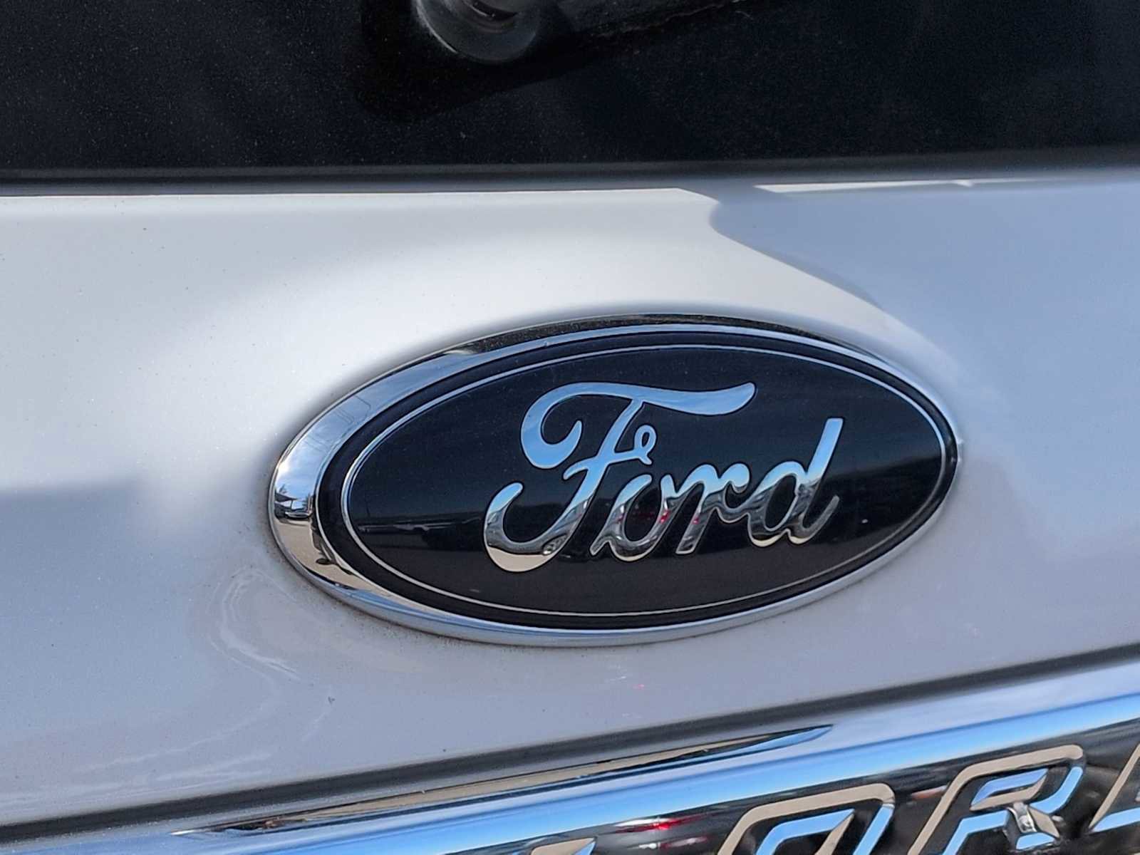 Used 2016 Ford Explorer XLT w/ Equipment Group 202A image 12