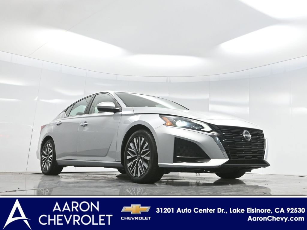 Used 2023 Nissan Altima 2.5 SV image 2