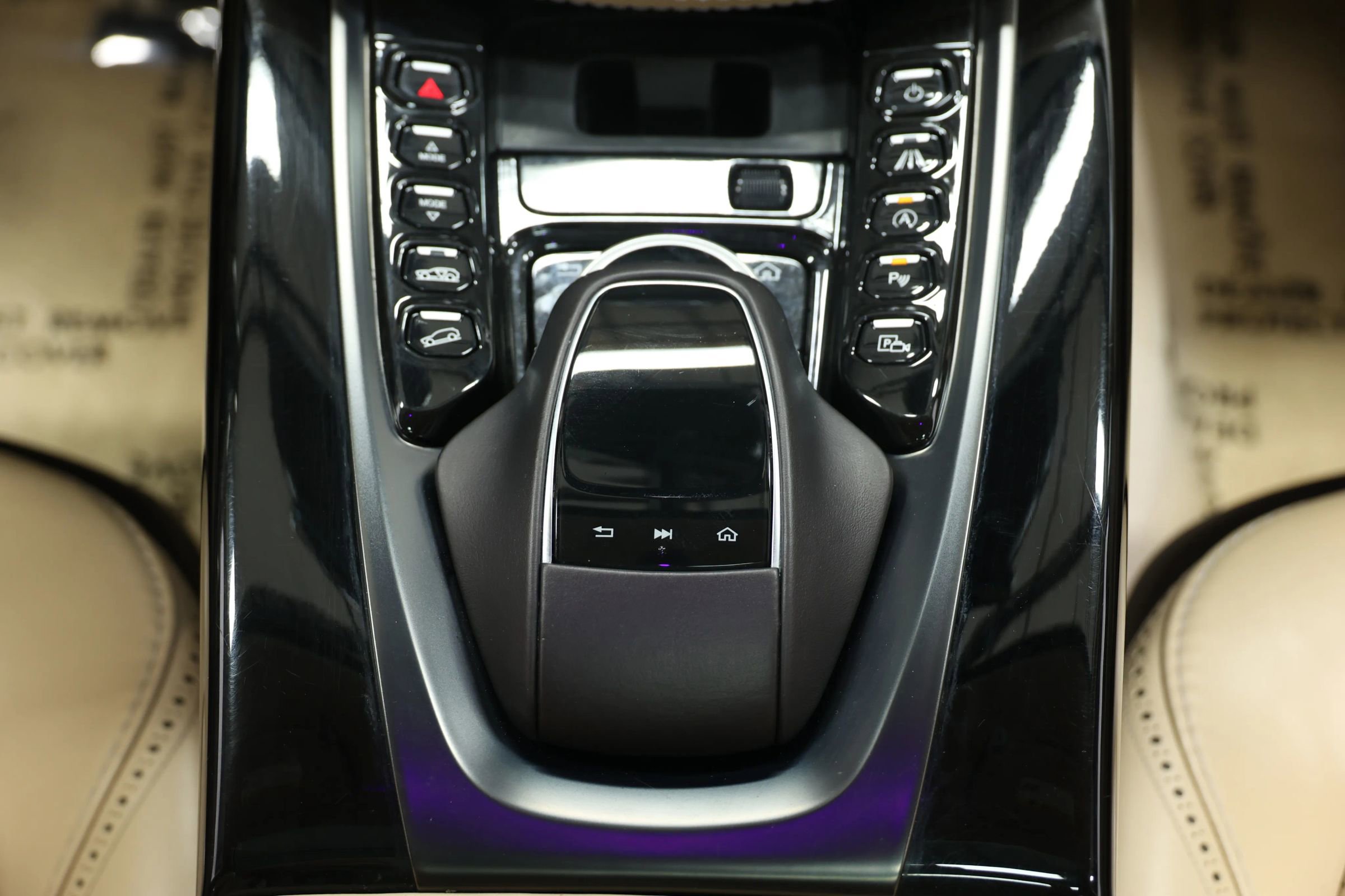 Used 2021 Aston Martin DBX image 44