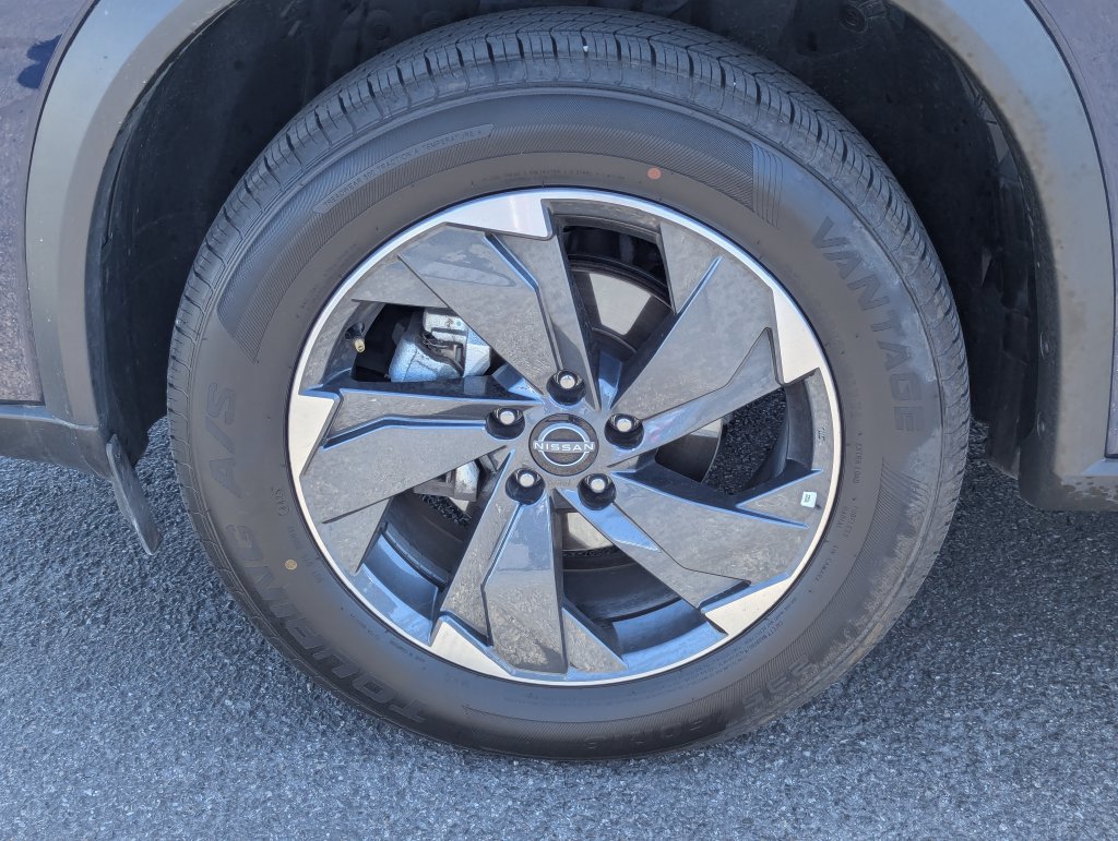 Used 2025 Nissan Rogue SV AWD/4WD image 12