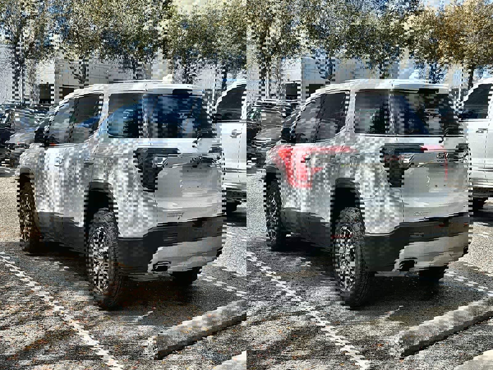 Used 2023 GMC Acadia SLE image 6