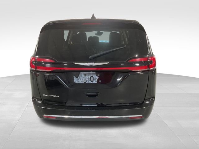 Used 2024 Chrysler Pacifica Touring-L image 6