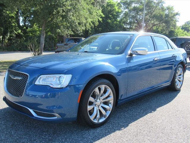 Used 2021 Chrysler 300 Touring w/ Chrome Appearance Package RWD image 3