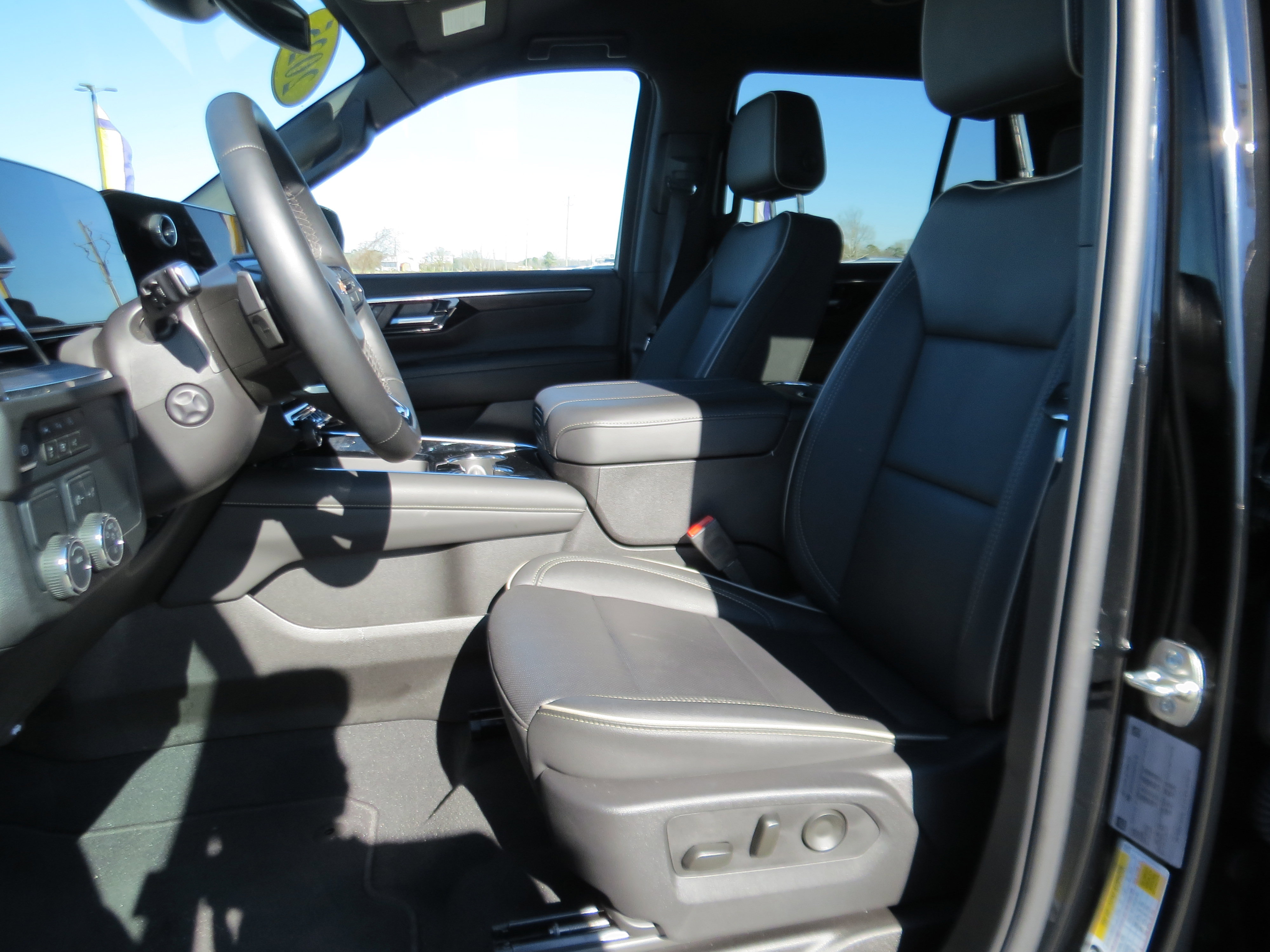 Used 2025 Chevrolet Tahoe Premier image 14