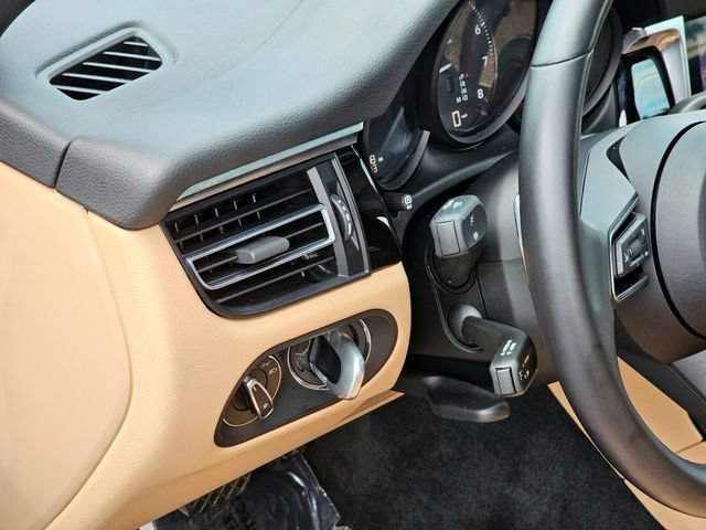 Used 2022 Porsche Macan AWD/4WD image 16