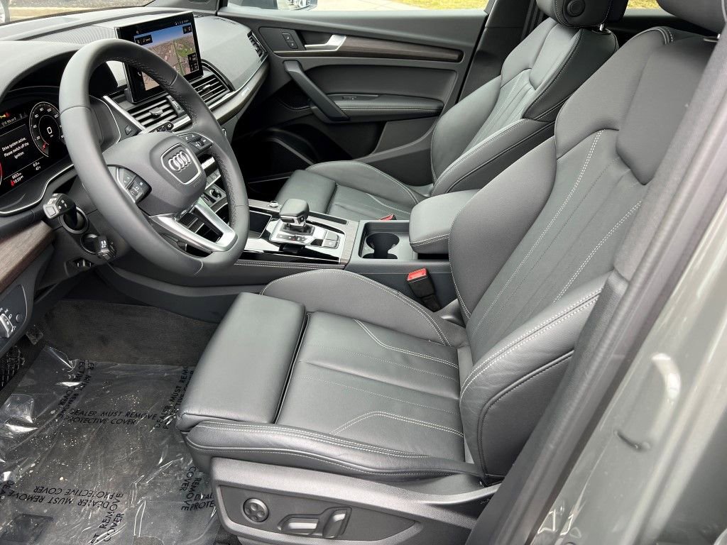 Certified 2025 Audi Q5 2.0T Premium Plus w/ Premium Plus Package image 3