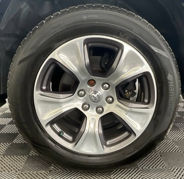 Used 2019 RAM 1500 Laramie w/ Sport Appearance Package AWD/4WD image 18