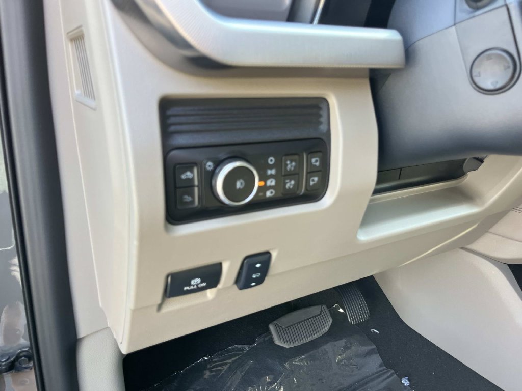 New 2027 Ford F350 Platinum w/ Platinum Plus Package AWD/4WD image 32