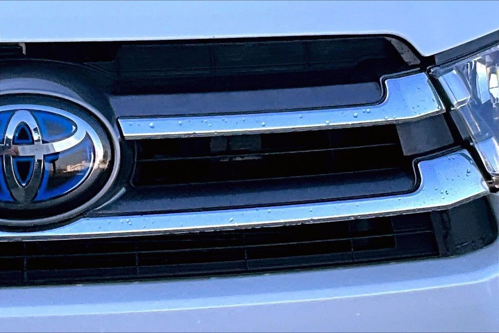 Used 2017 Toyota Highlander Limited Platinum image 11