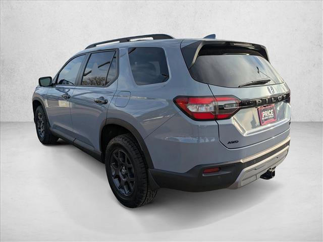 Used 2025 Honda Pilot TrailSport image 8
