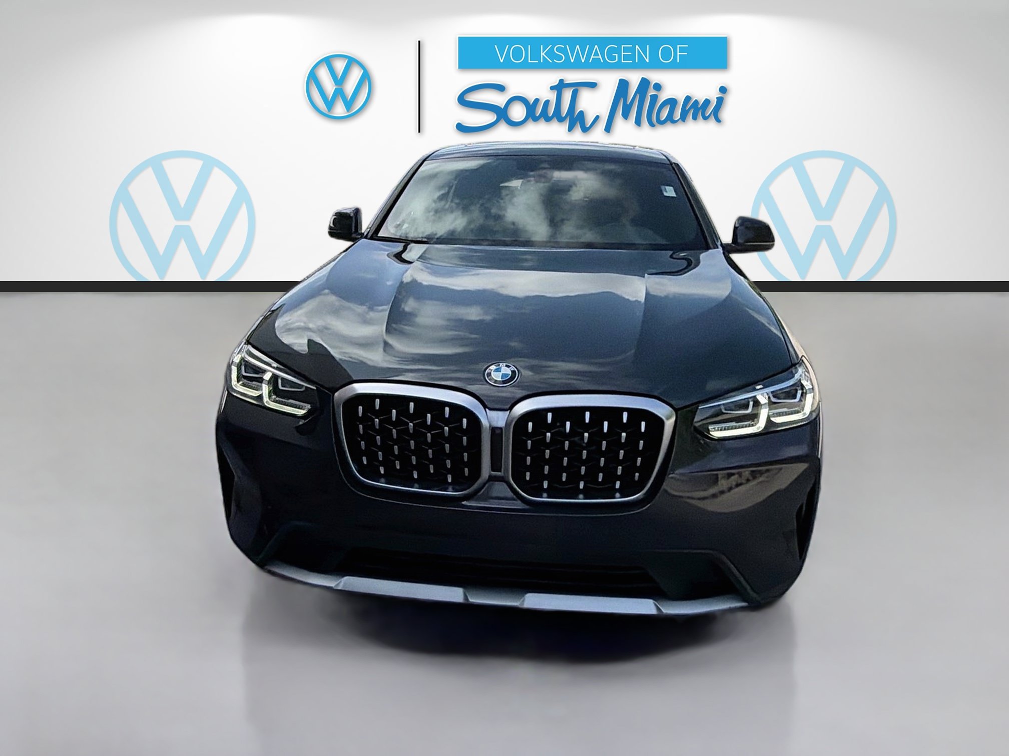 Used 2023 BMW X4 xDrive30i w/ Premium Package AWD/4WD image 2