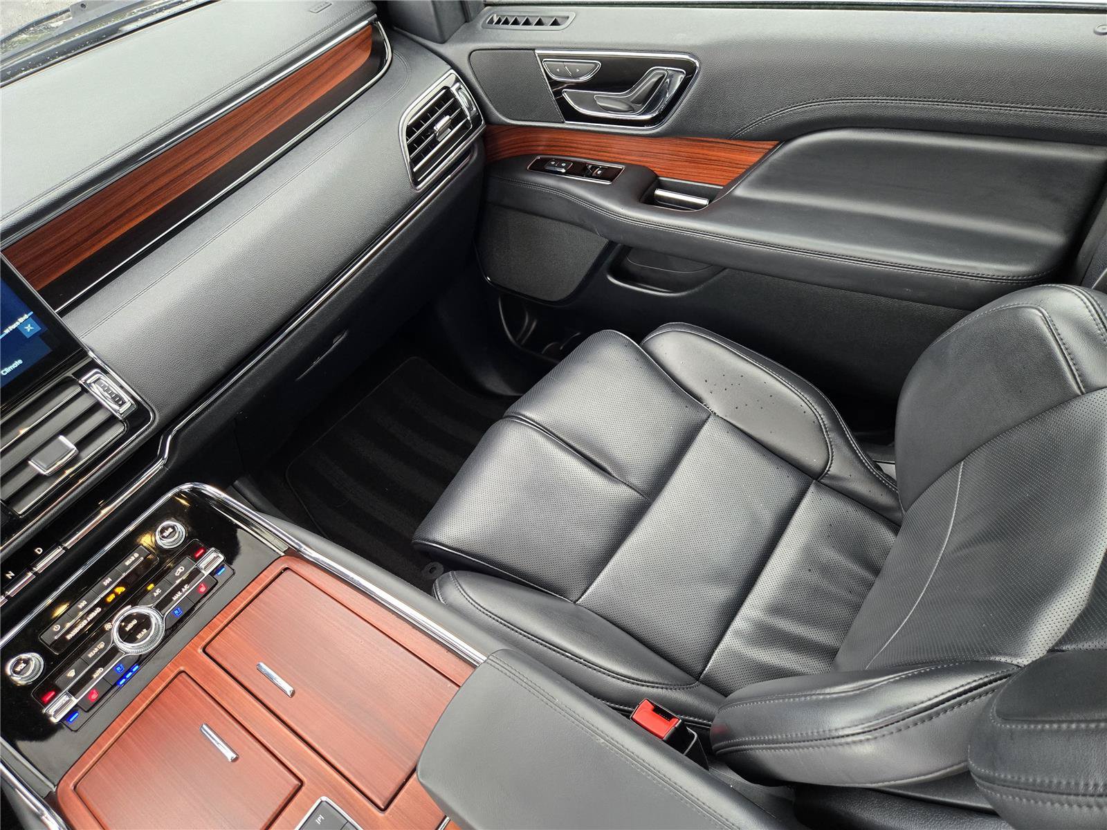 Used 2024 Lincoln Navigator Premiere AWD/4WD image 18
