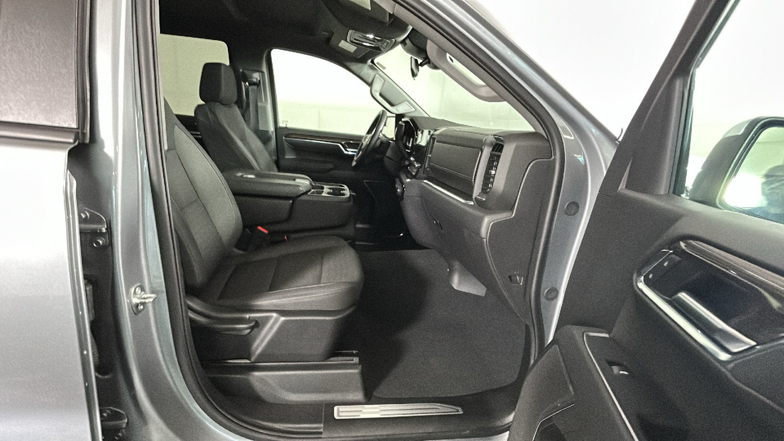 Used 2026 Chevrolet Silverado 1500 LT AWD/4WD image 35