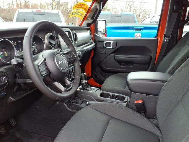 Used 2023 Jeep Wrangler Unlimited w/ Cold Weather Group image 19