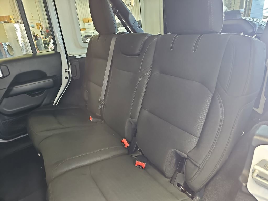 Used 2020 Jeep Wrangler Unlimited Sahara AWD/4WD image 13