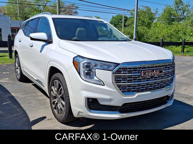 Used 2023 GMC Terrain Denali w/ Denali Premium Package AWD/4WD image 2