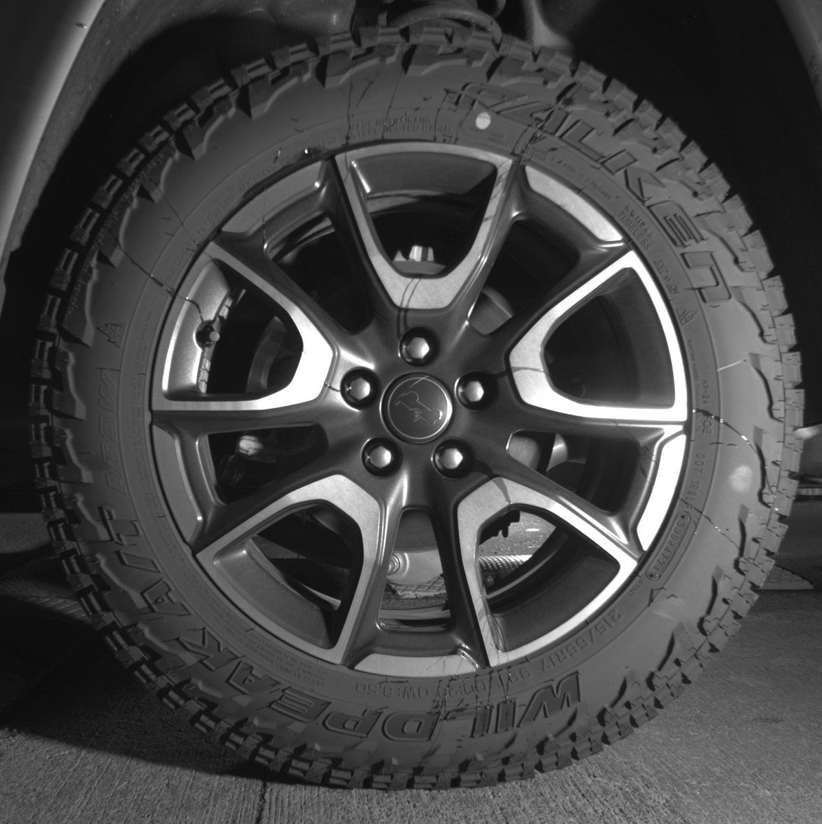 Used 2025 Jeep Compass Trailhawk AWD/4WD image 13