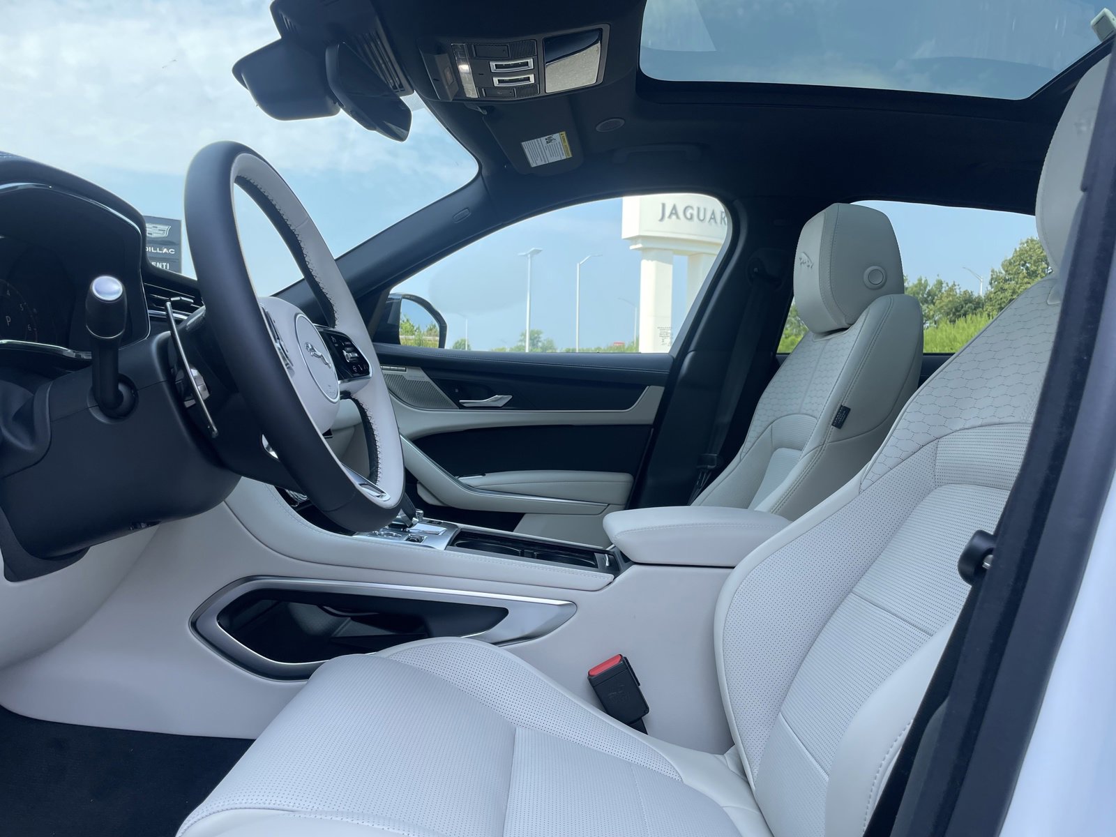 New 2025 Jaguar F-PACE R-Dynamic S image 13