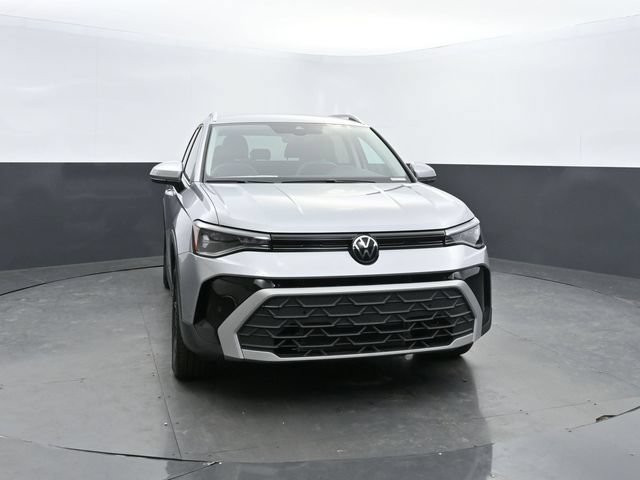Used 2025 Volkswagen Taos SE FWD image 2