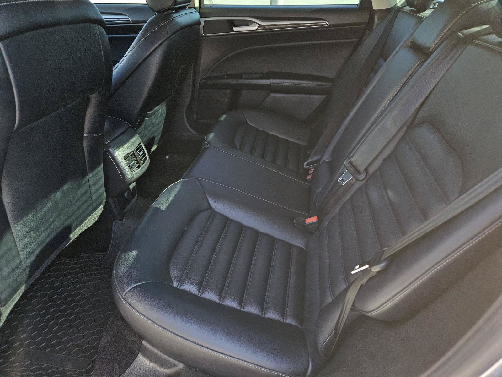 Used 2020 Ford Fusion SEL FWD image 30