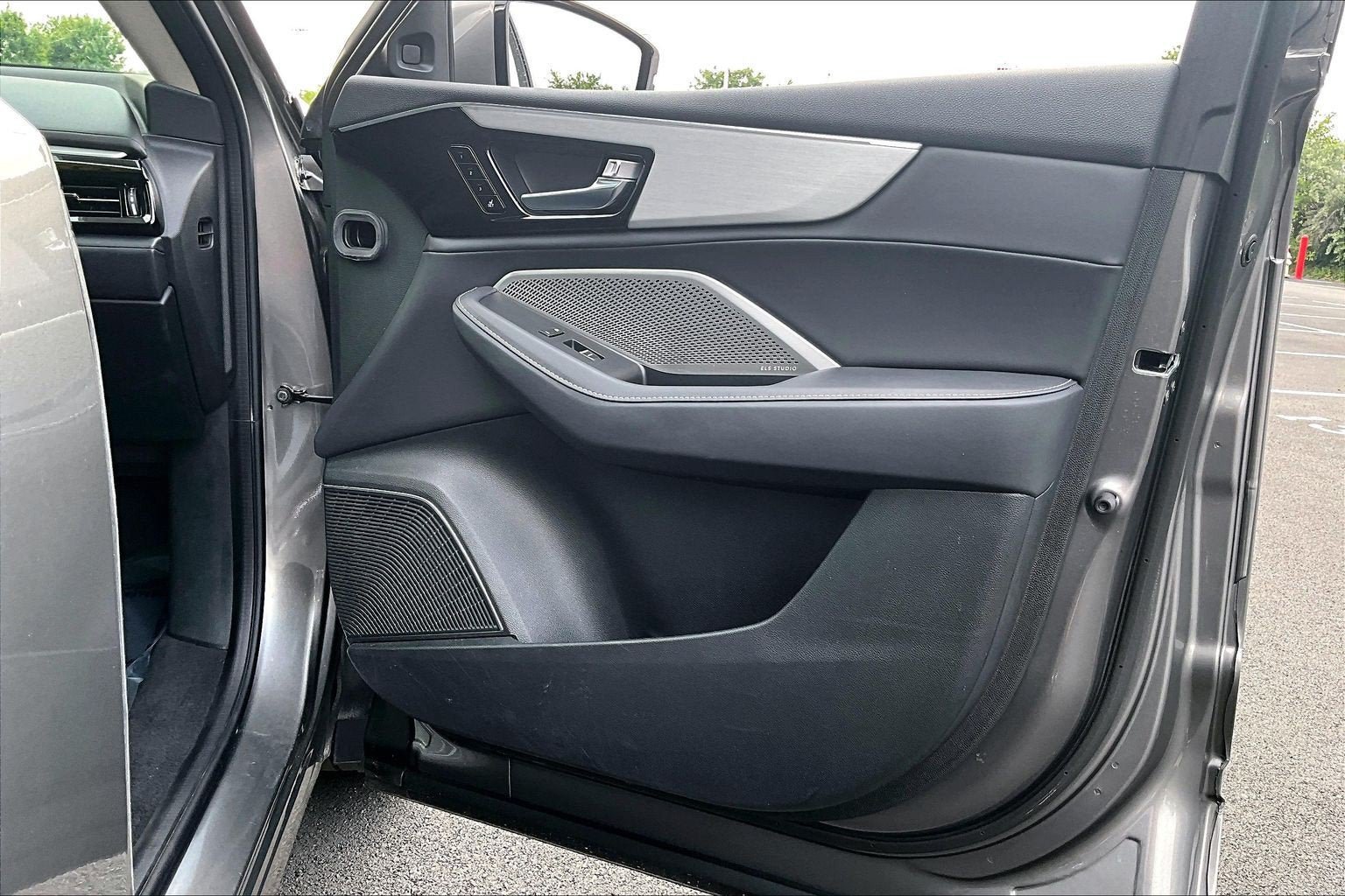 Used 2023 Acura MDX SH-AWD w/ Technology Package image 23