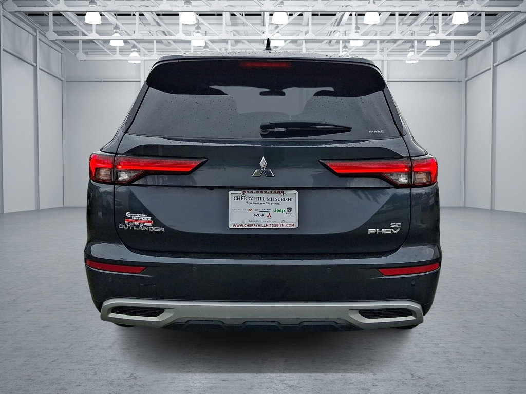 Used 2024 Mitsubishi Outlander 4WD Plug-In Hybrid image 4