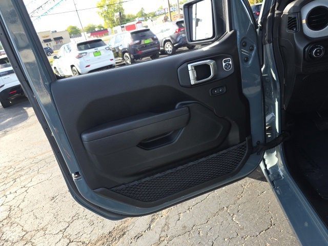 Used 2024 Jeep Gladiator Sport image 13