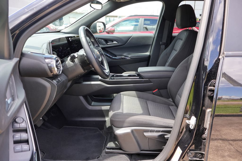 Used 2025 Chevrolet Equinox LT FWD image 7