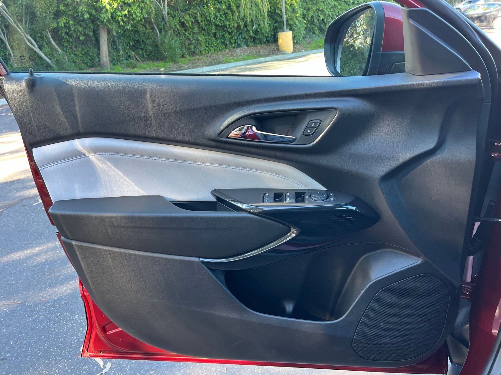 Used 2025 Chevrolet Trax LT image 20