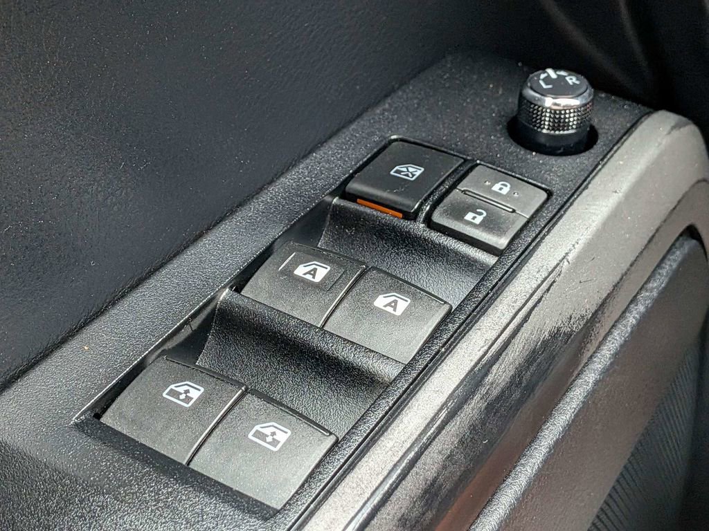 Used 2018 Toyota Tacoma TRD Off-Road image 23