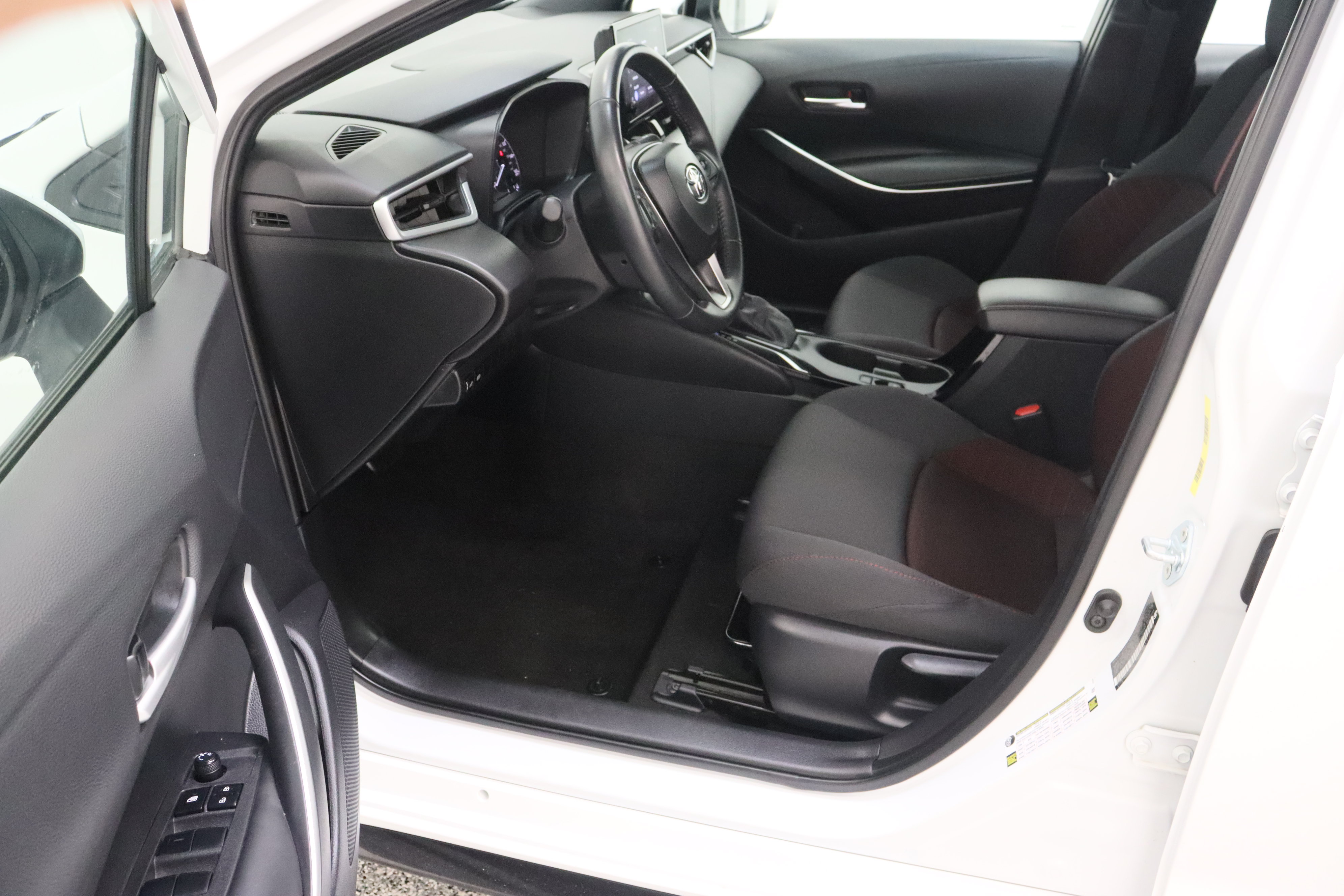 Certified 2024 Toyota Corolla SE FWD image 14