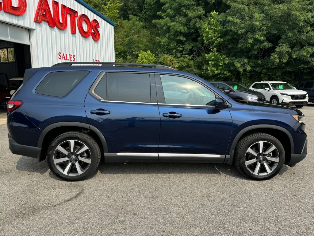 Used 2025 Honda Pilot Touring image 8
