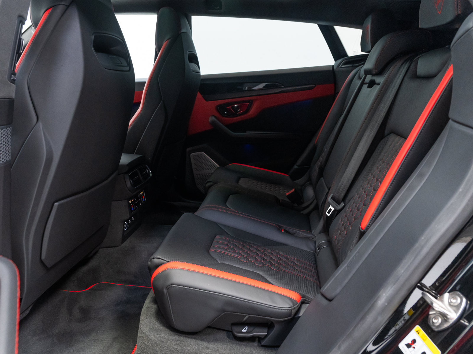 Used 2025 Lamborghini Urus SE AWD/4WD image 75