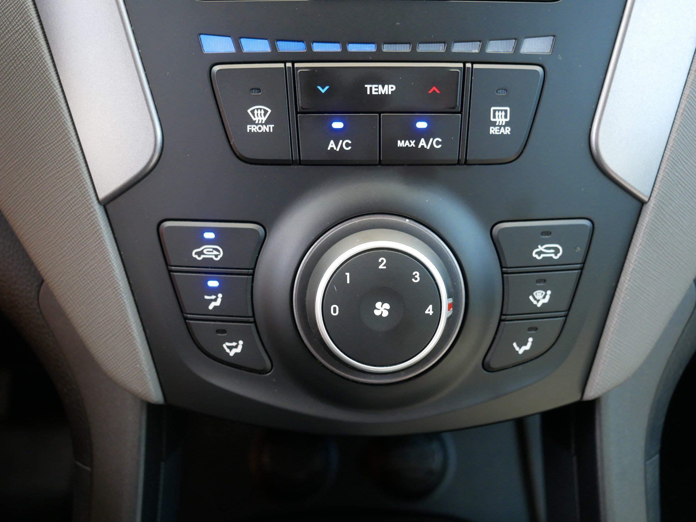 Used 2015 Hyundai Santa Fe Sport AWD/4WD image 23